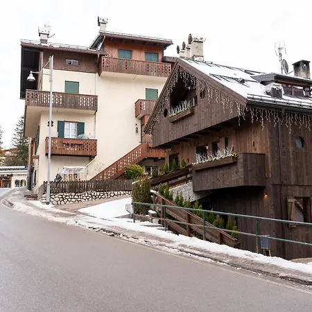 Fienila Luxury Cortina Chalet *